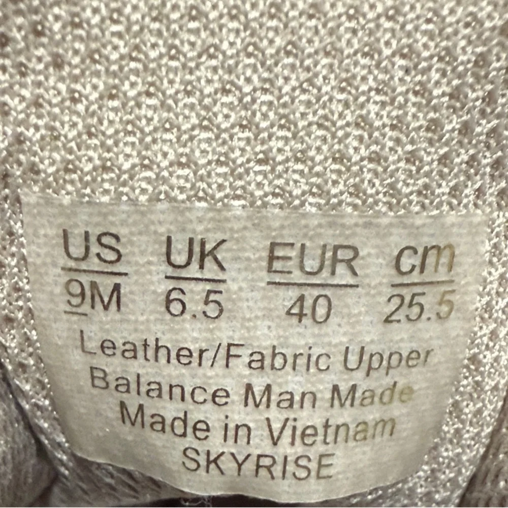 Women’s Ryka Skyrise Water Repellent Athletic Sneakers size 9